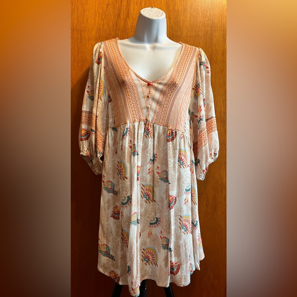 Boutique style tunic by GiGio size medium. Peach bohemian print multicolor NWOT